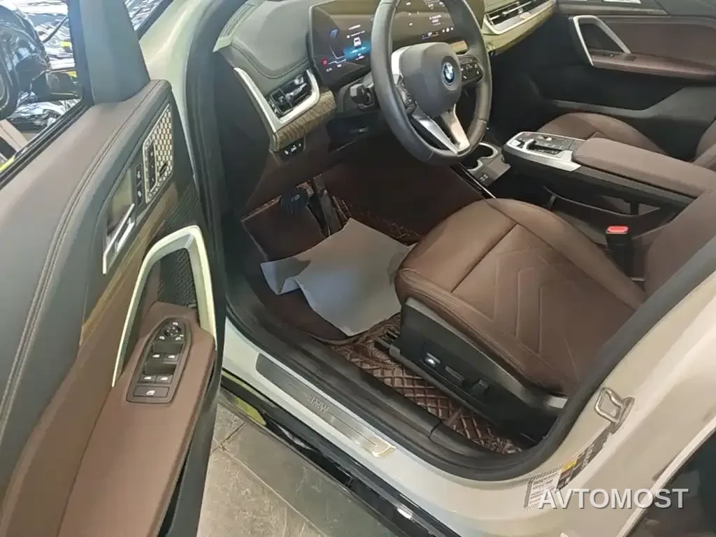 BMW iX1 2023 xDrive30L M Sport Package — фото 15