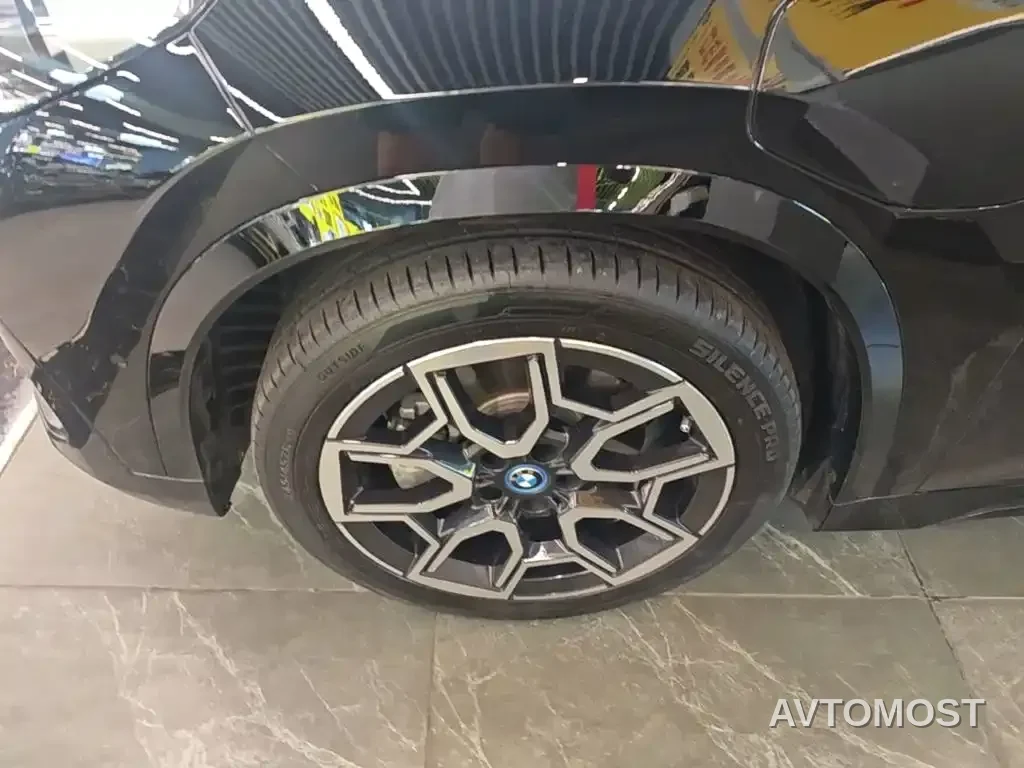 BMW iX1 2023 xDrive30L M Sport Package — фото 22