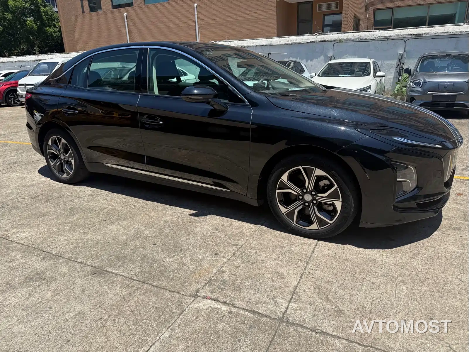 Hongqi E-QM5 2022 431km Charging Enjoyment Edition — фото 3
