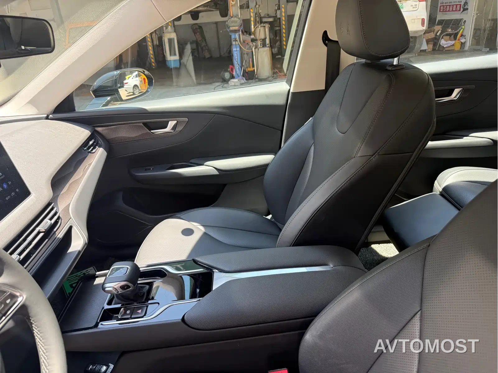 Hongqi E-QM5 2022 431km Charging Enjoyment Edition — фото 10
