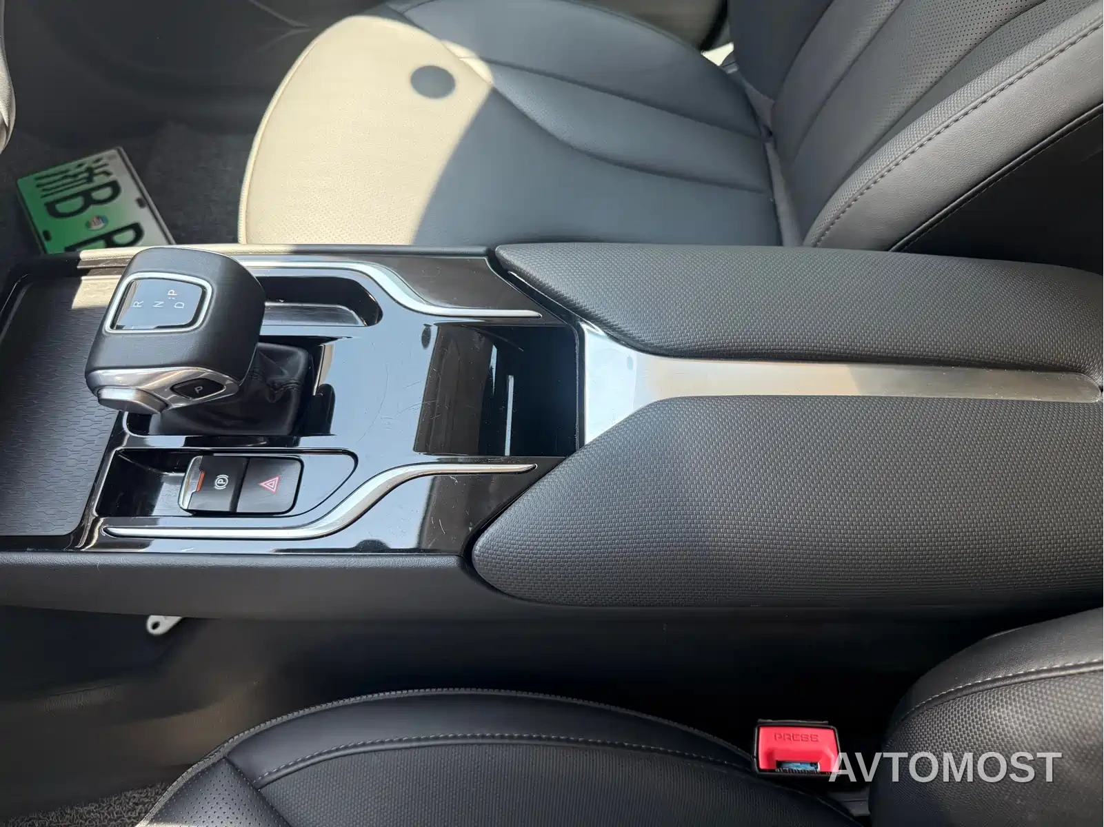 Hongqi E-QM5 2022 431km Charging Enjoyment Edition — фото 12