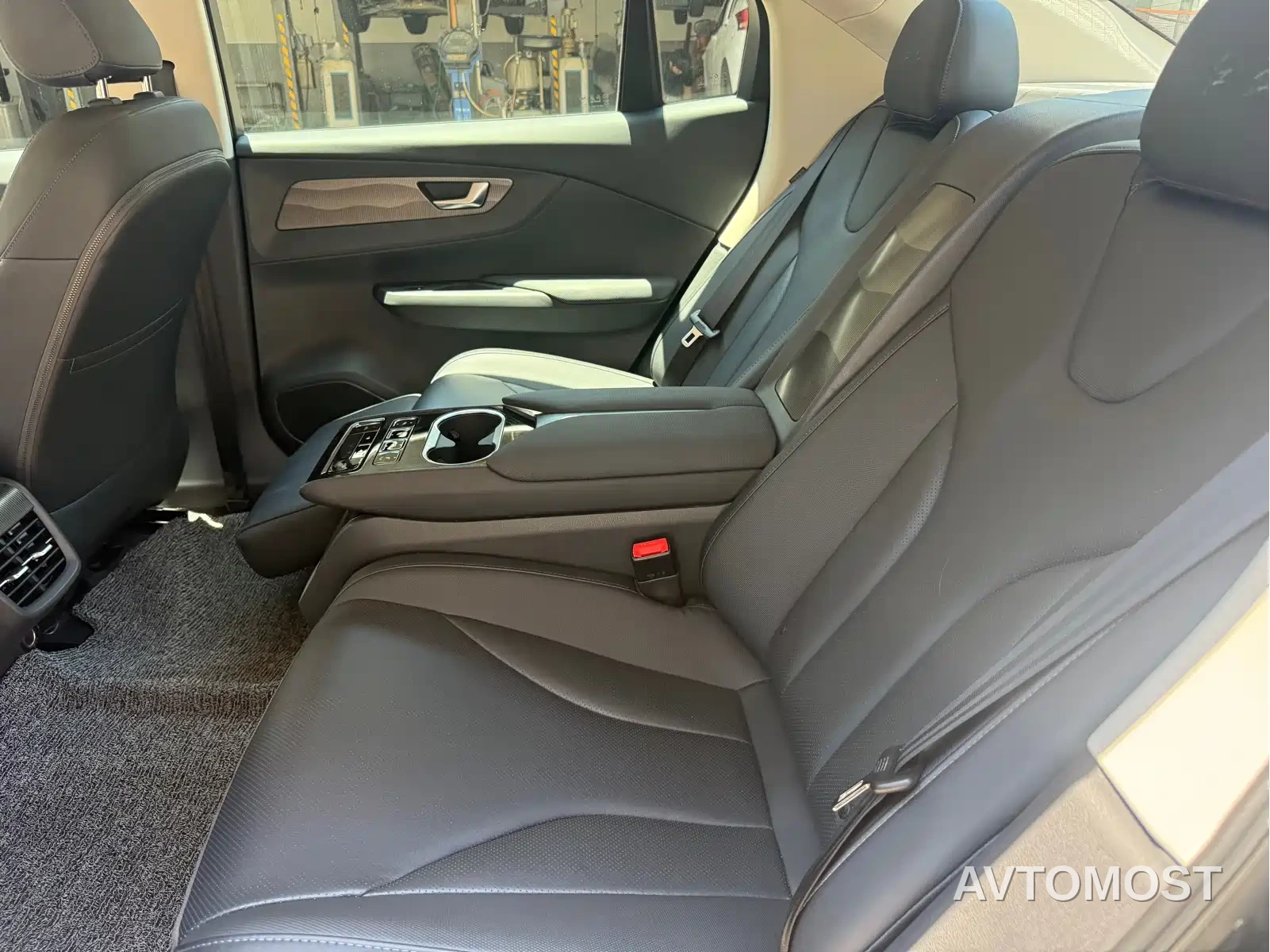 Hongqi E-QM5 2022 431km Charging Enjoyment Edition — фото 16
