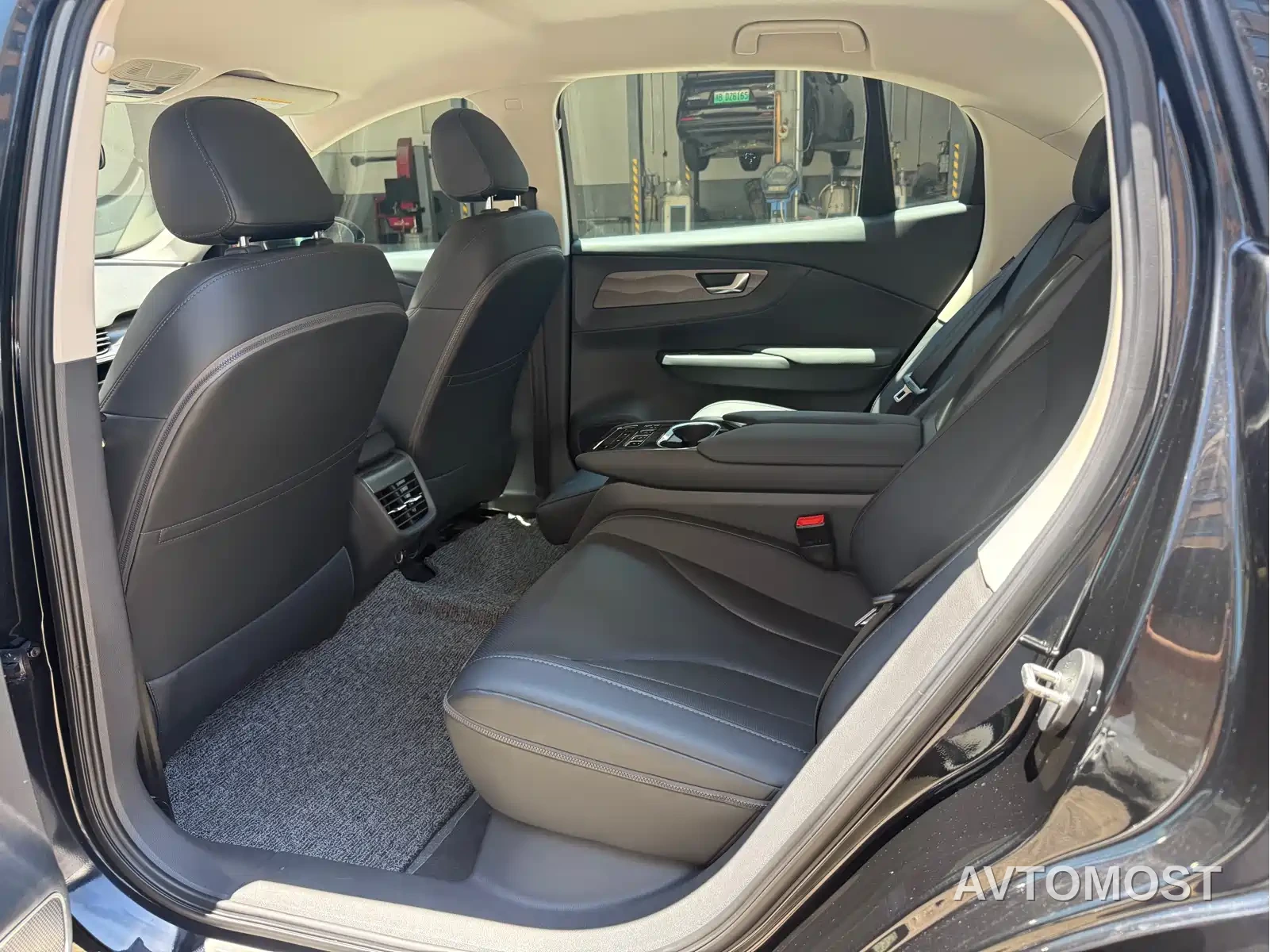 Hongqi E-QM5 2022 431km Charging Enjoyment Edition — фото 17