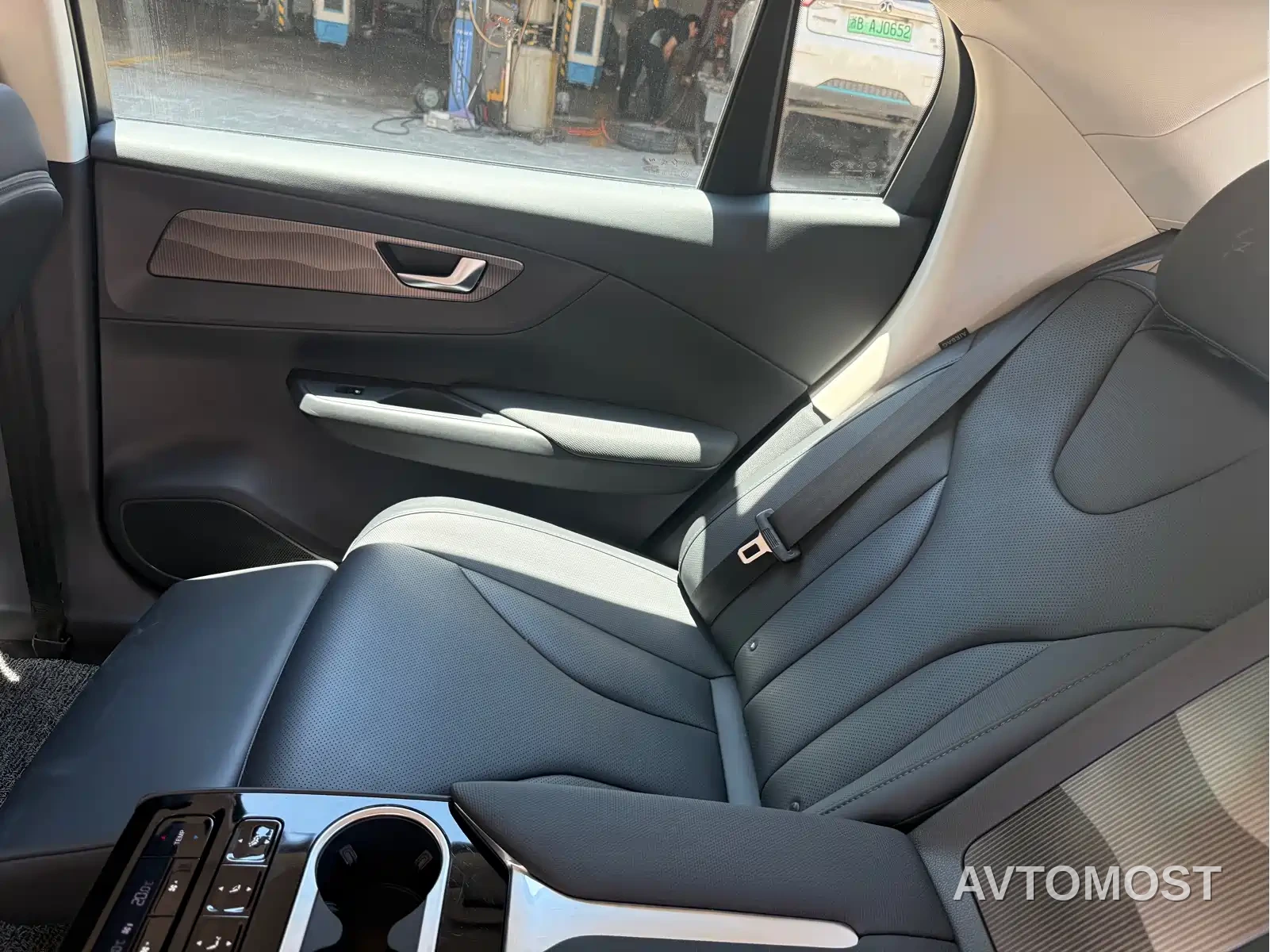 Hongqi E-QM5 2022 431km Charging Enjoyment Edition — фото 19