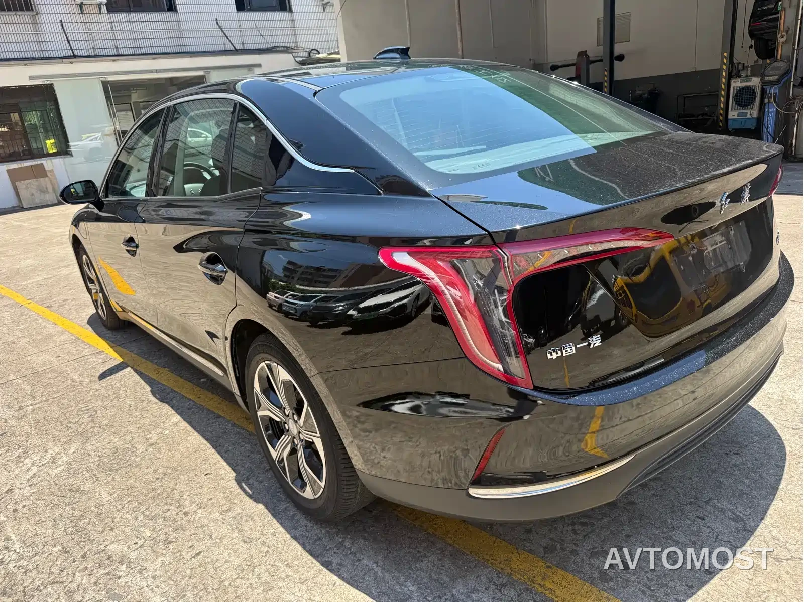 Hongqi E-QM5 2022 431km Charging Enjoyment Edition — фото 25