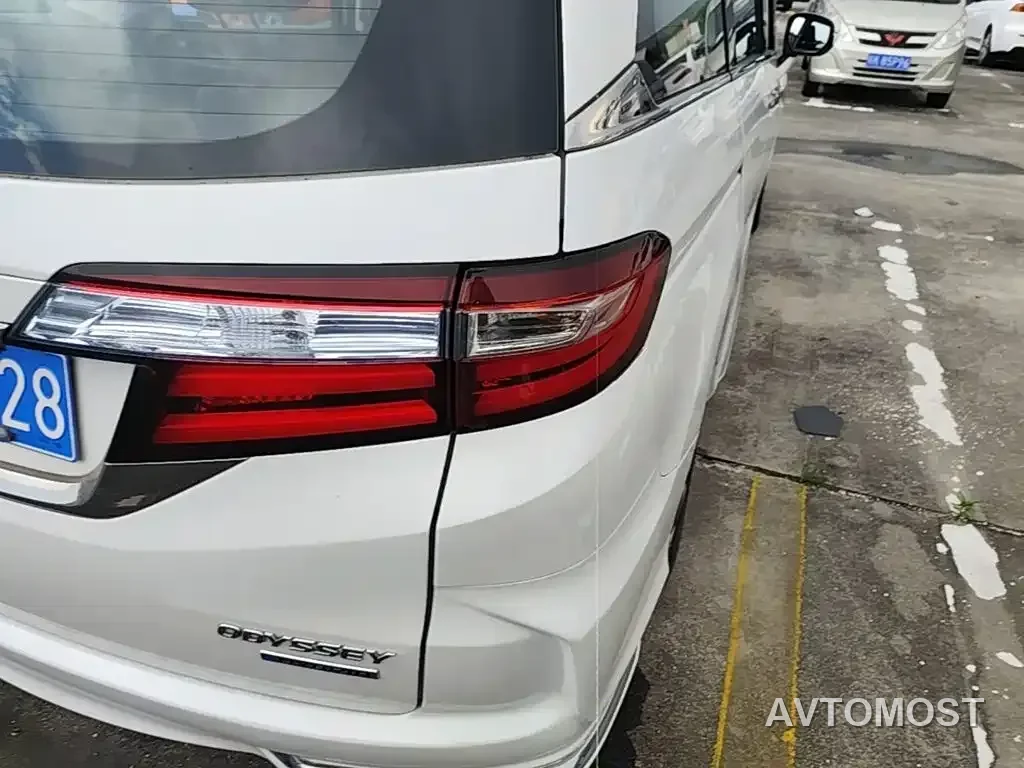 Honda Odyssey 2021 2.0L Sharp Comfort Edition — фото 7