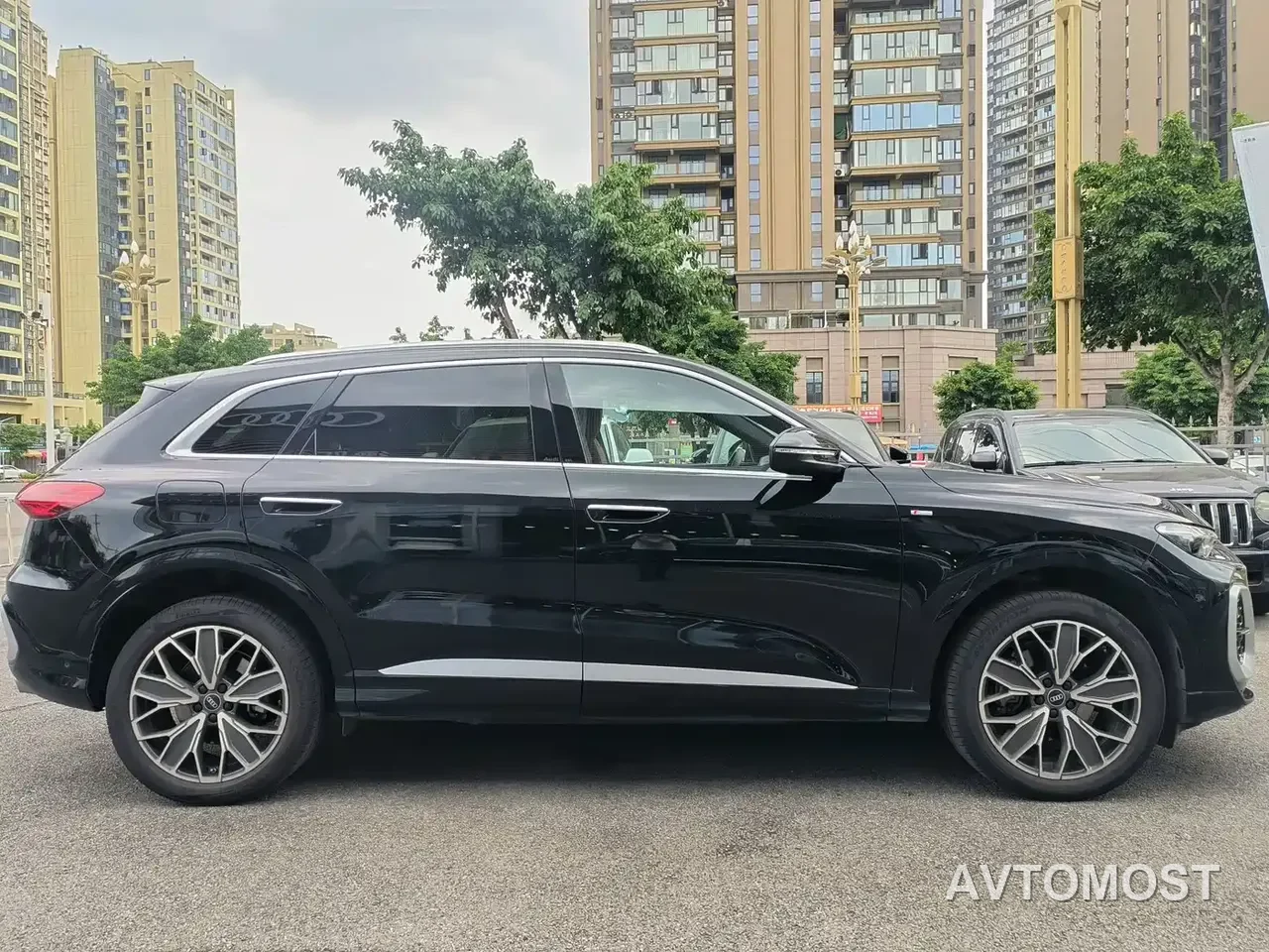 Audi Q5L 2026 Luxury Sport 150kW — фото 2