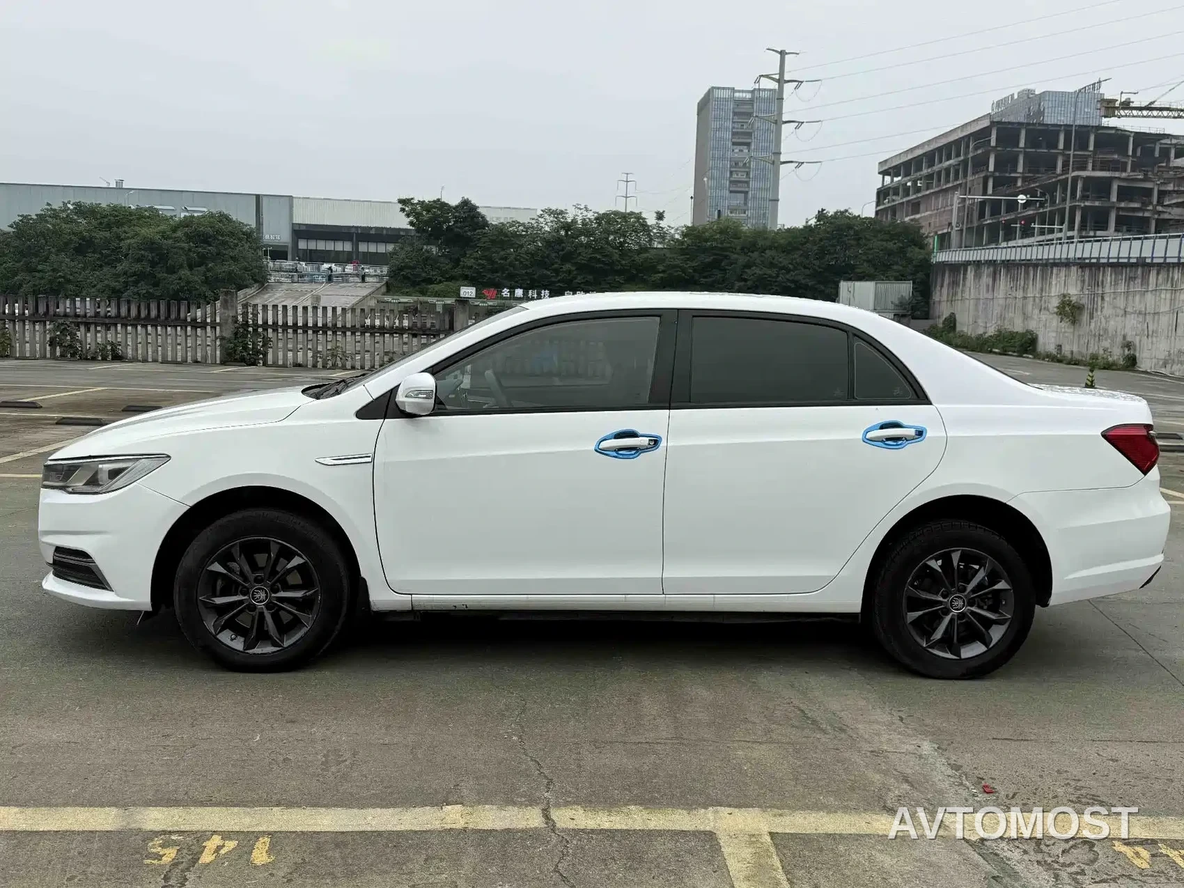 BYD Qin New Energy 2019 Travel Standard Edition — фото 5