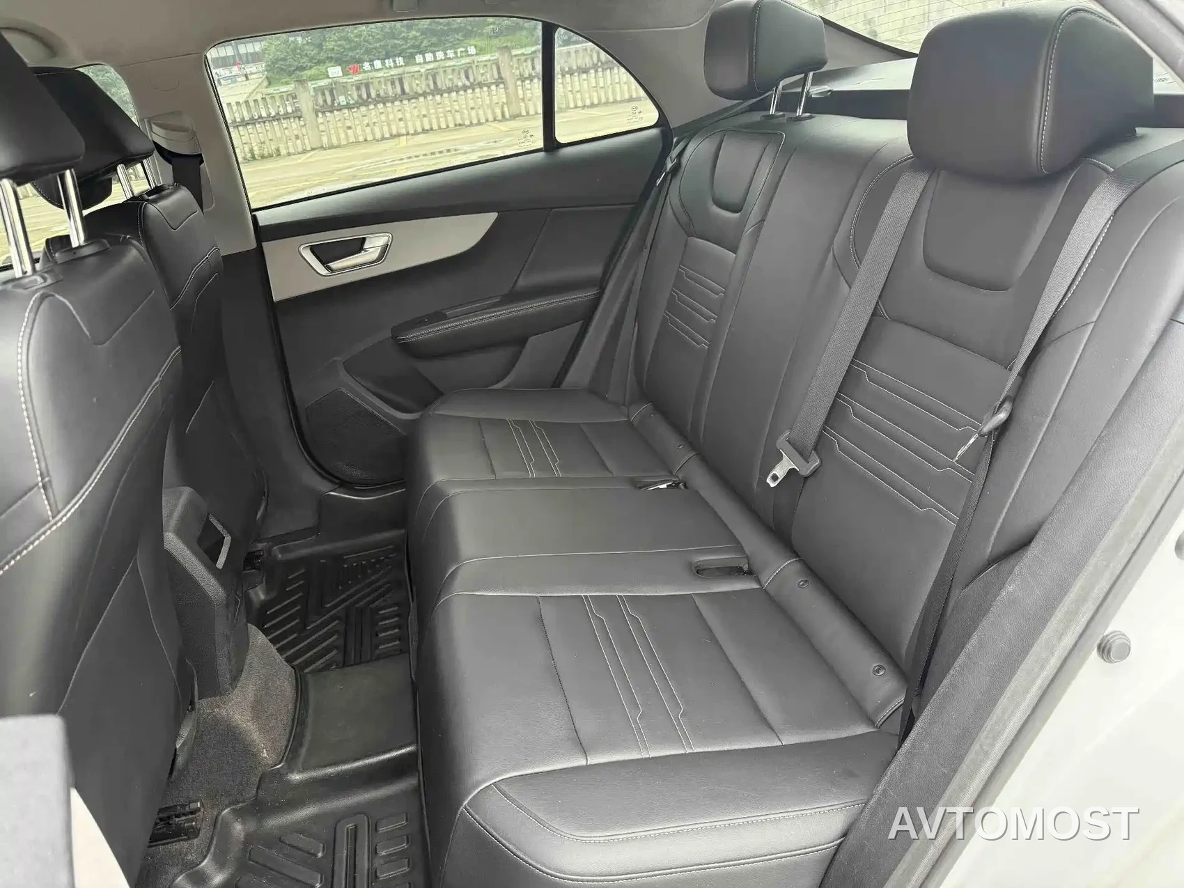 BYD Qin New Energy 2019 Travel Standard Edition — фото 14