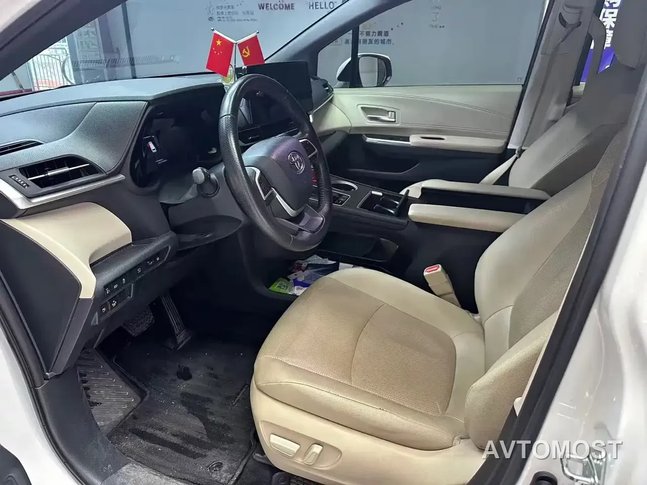 Toyota Granvia 2024 2.5L Hybrid Premium PLUS — фото 8