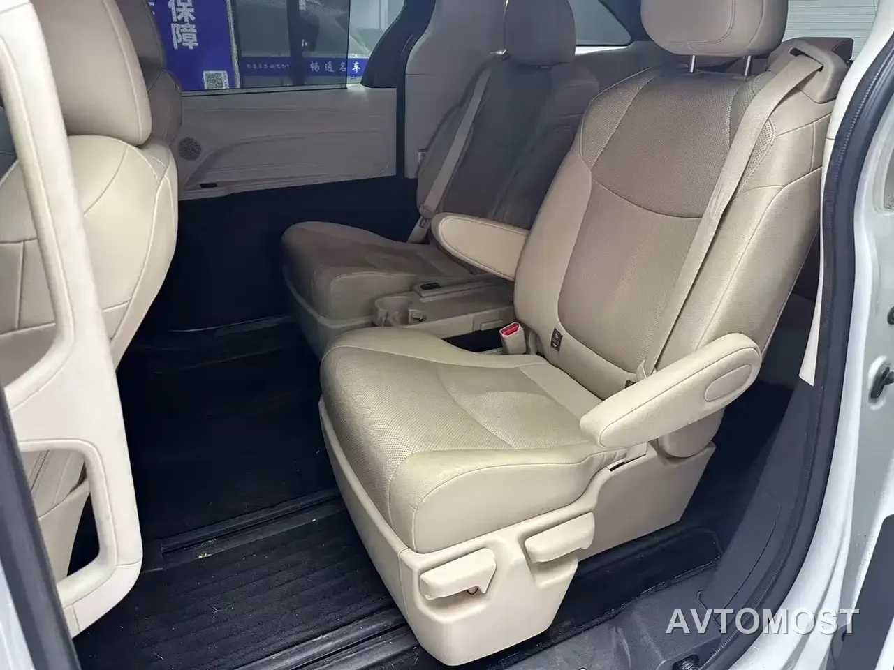Toyota Granvia 2024 2.5L Hybrid Premium PLUS — фото 9