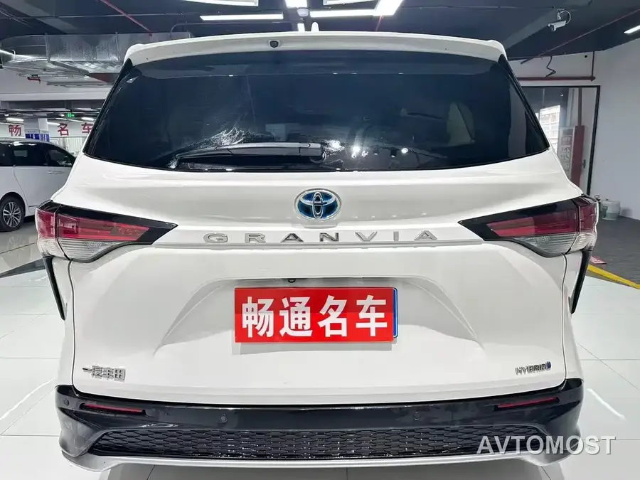 Toyota Granvia 2024 2.5L Hybrid Premium PLUS