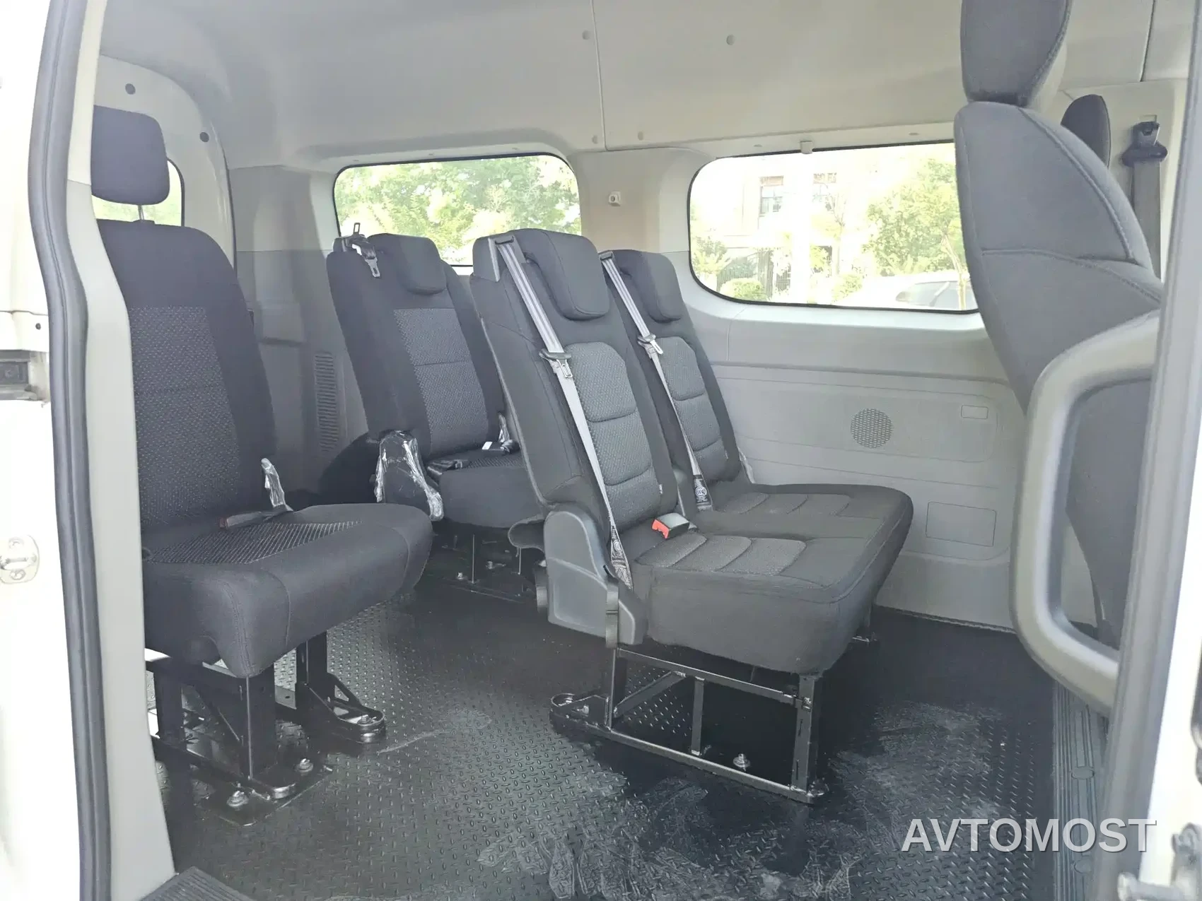 SAIC Maxus Xintu V70 2023 Model 2.0T Elite Edition Automatic Long Wheelbase Medium Roof 6/7-Seater — фото 9
