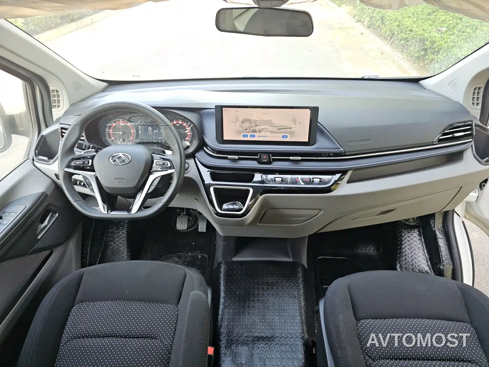 SAIC Maxus Xintu V70 2023 Model 2.0T Elite Edition Automatic Long Wheelbase Medium Roof 6/7-Seater — фото 10