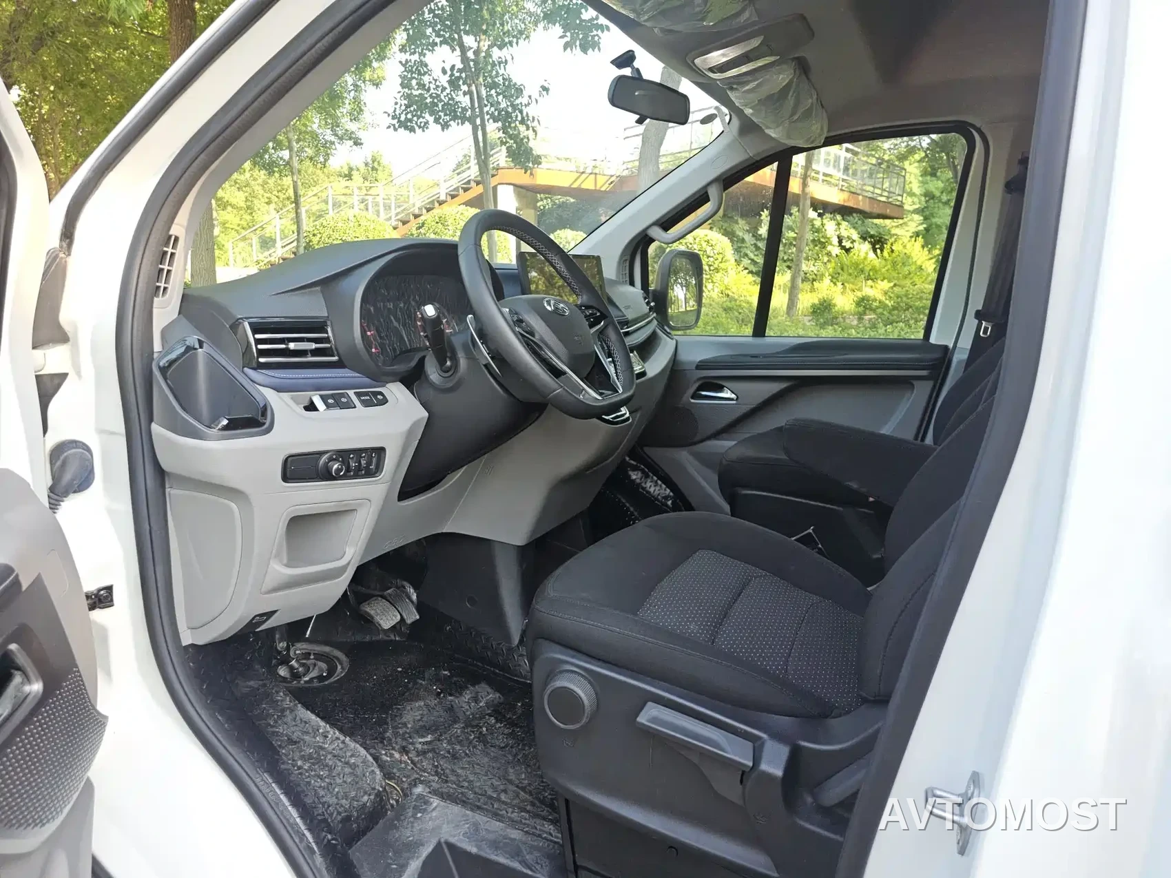 SAIC Maxus Xintu V70 2023 Model 2.0T Elite Edition Automatic Long Wheelbase Medium Roof 6/7-Seater — фото 15