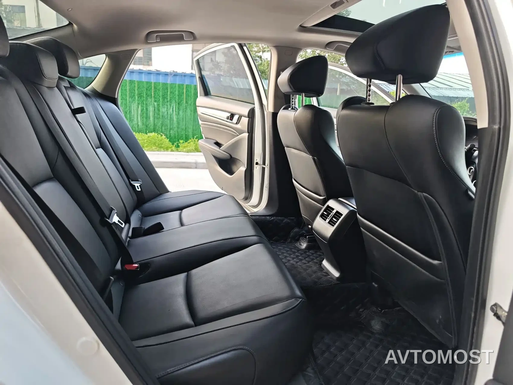 Honda Accord 2018 Sharp Hybrid 2.0L Sharp Leader (China V) — фото 8