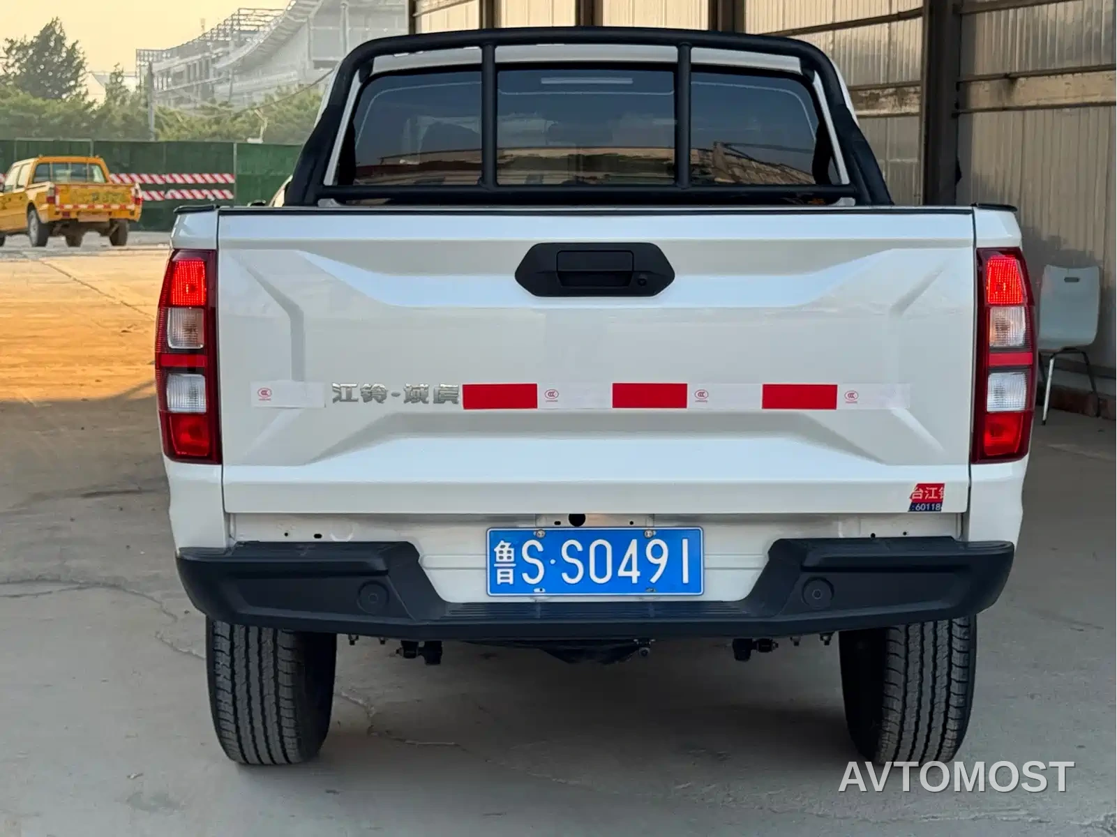 Jiangling Yuhu 2025 Long Wheelbase Flatbed Double Cab Diesel AT 2WD — фото 5