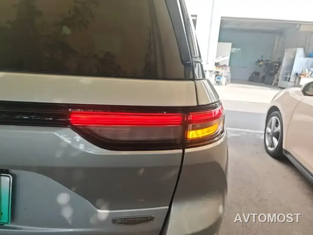 Jeep Grand Cherokee 4xe (Import) 2023 4xe Summit Edition — фото 8