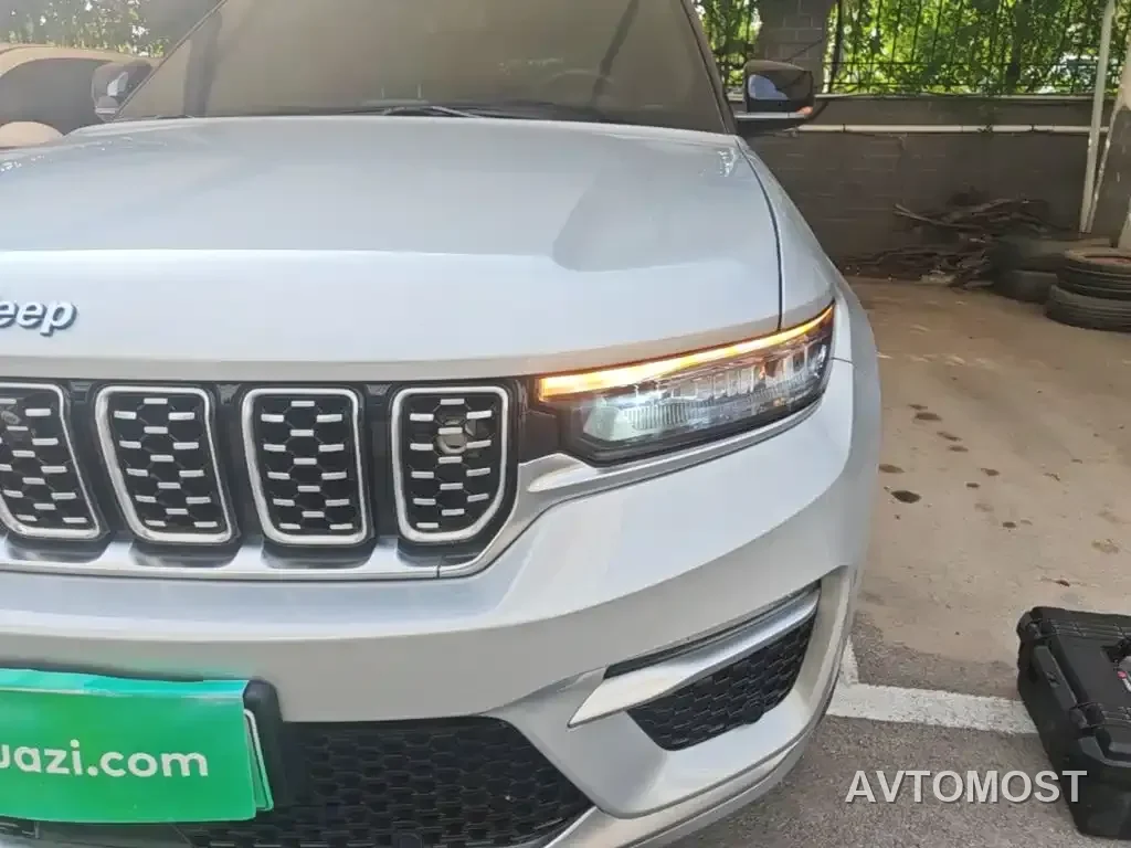 Jeep Grand Cherokee 4xe (Import) 2023 4xe Summit Edition — фото 21