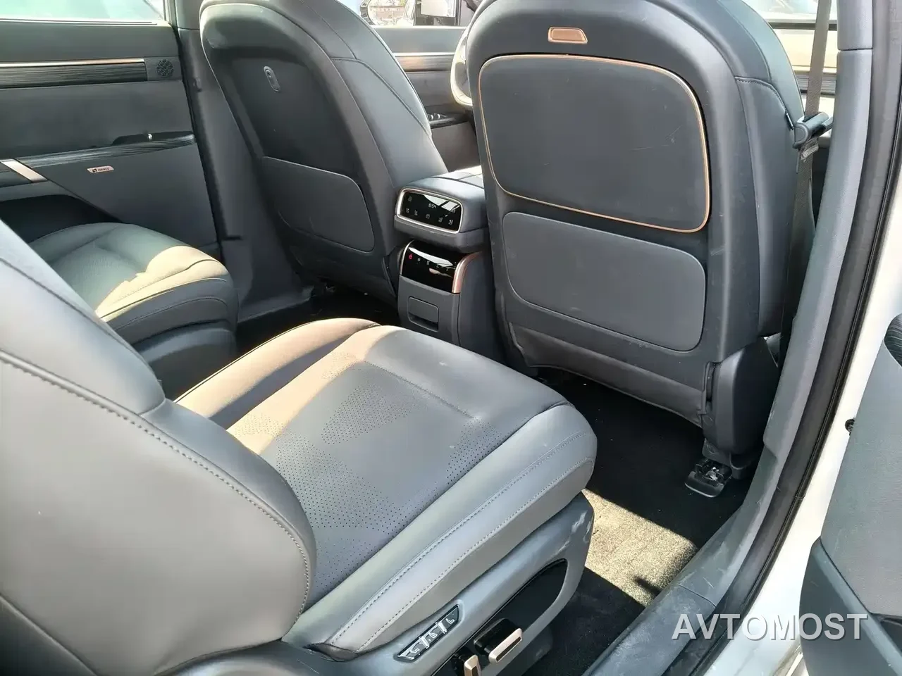 Dongfeng Yipai eπ008 2024 210Max Range Extender 6-Seater — фото 11