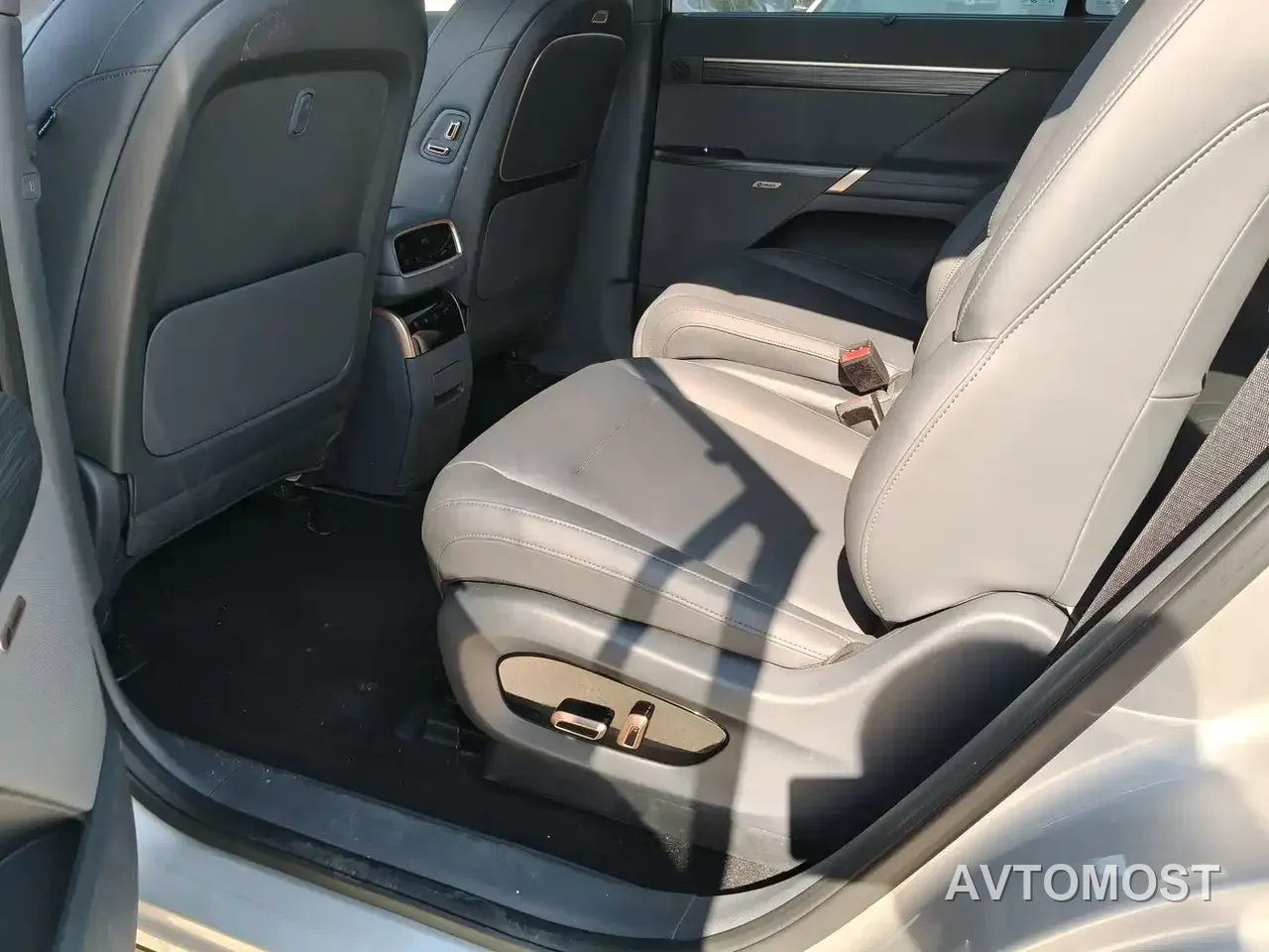 Dongfeng Yipai eπ008 2024 210Max Range Extender 6-Seater — фото 10
