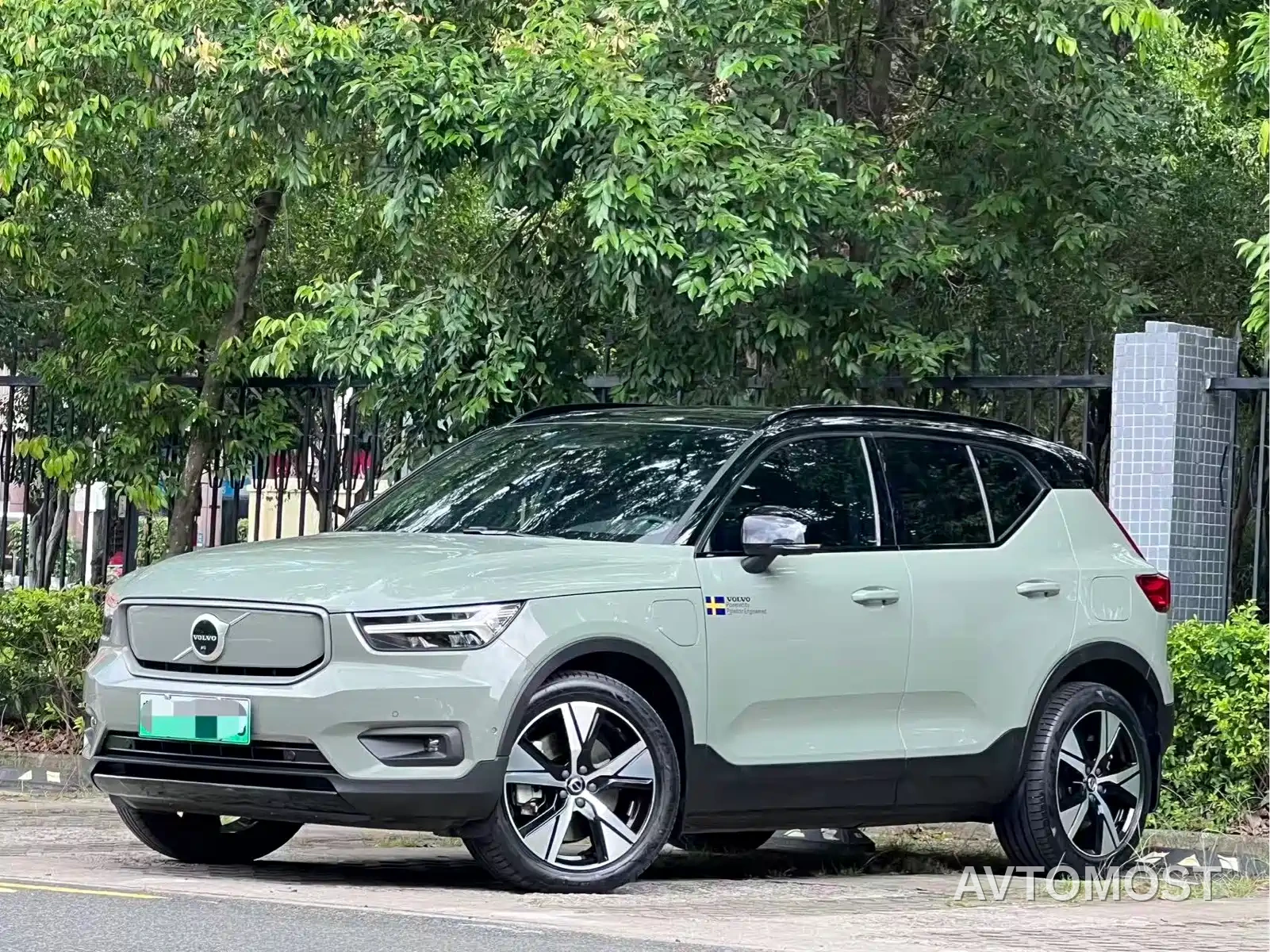 Volvo XC40 New Energy 2022 Long Range PRO — фото 1