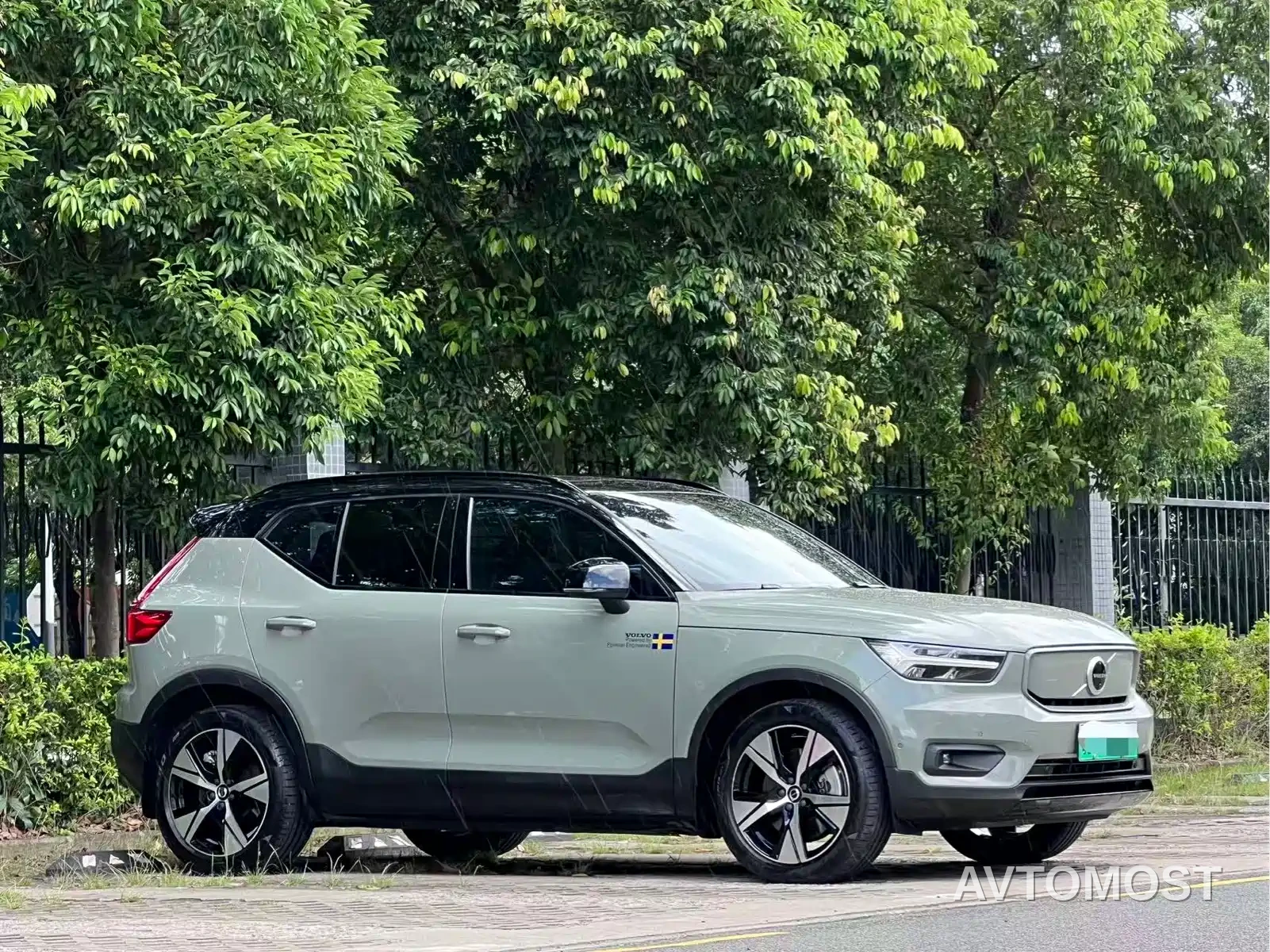 Volvo XC40 New Energy 2022 Long Range PRO — фото 3