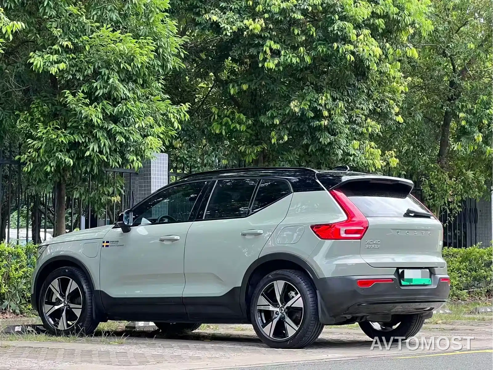 Volvo XC40 New Energy 2022 Long Range PRO — фото 4
