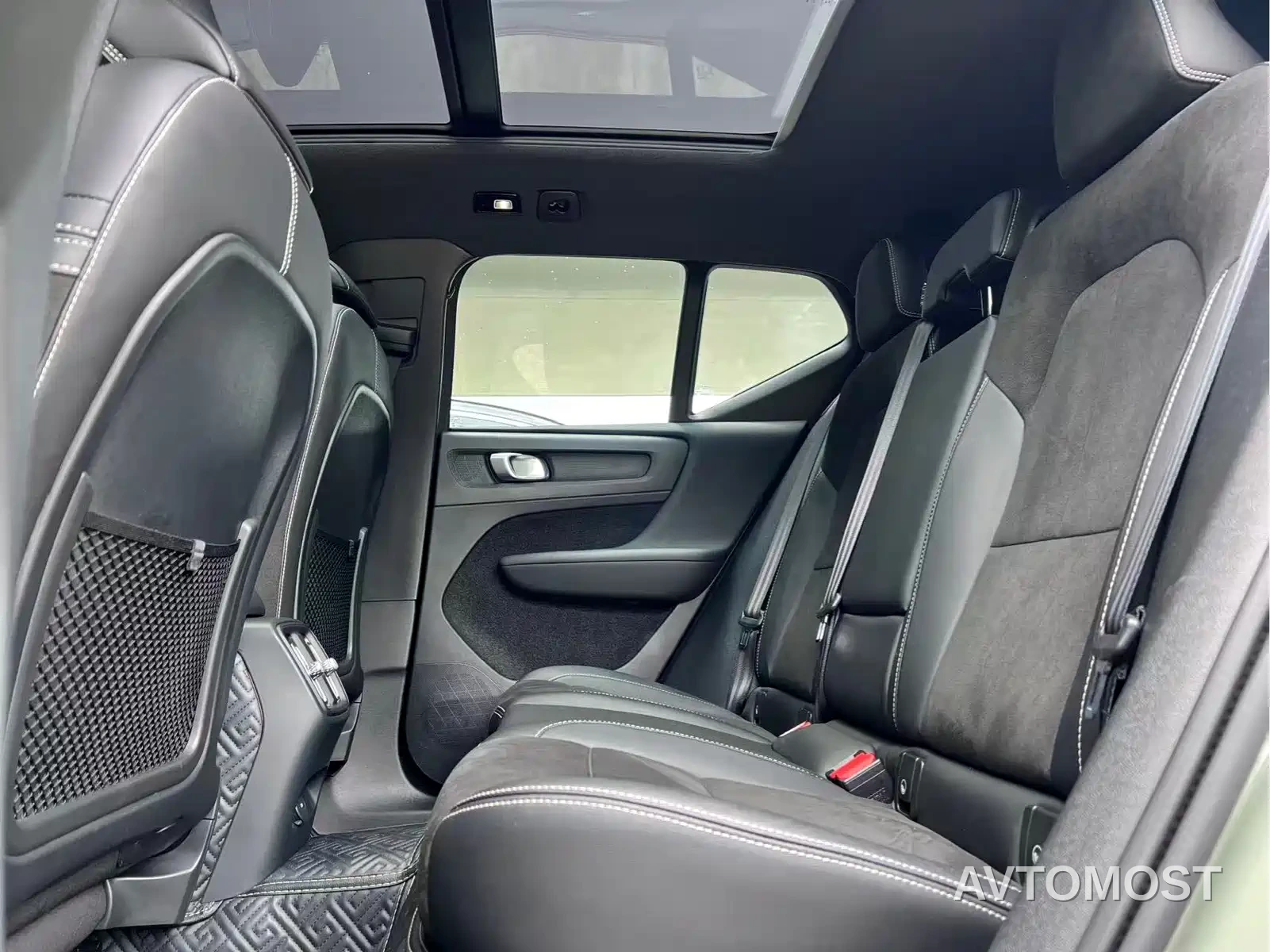 Volvo XC40 New Energy 2022 Long Range PRO — фото 14