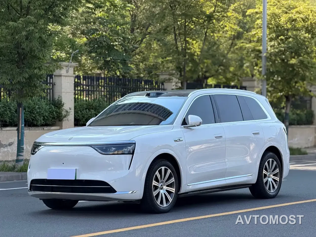 AITO M8 2025 Range Extender Max+ Edition 53.4kWh 5-seater — фото 1