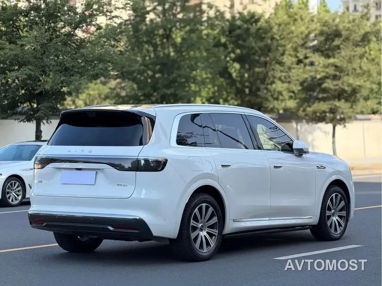 AITO M8 2025 Range Extender Max+ Edition 53.4kWh 5-seater — фото 4