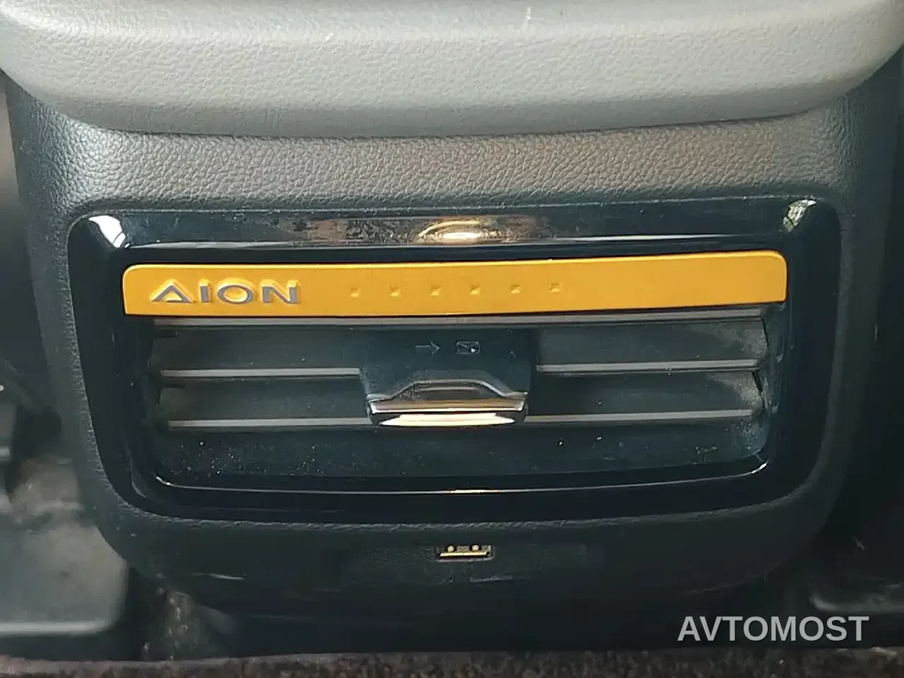 AION Y 2021 70 Intelligent Leader Edition — фото 8