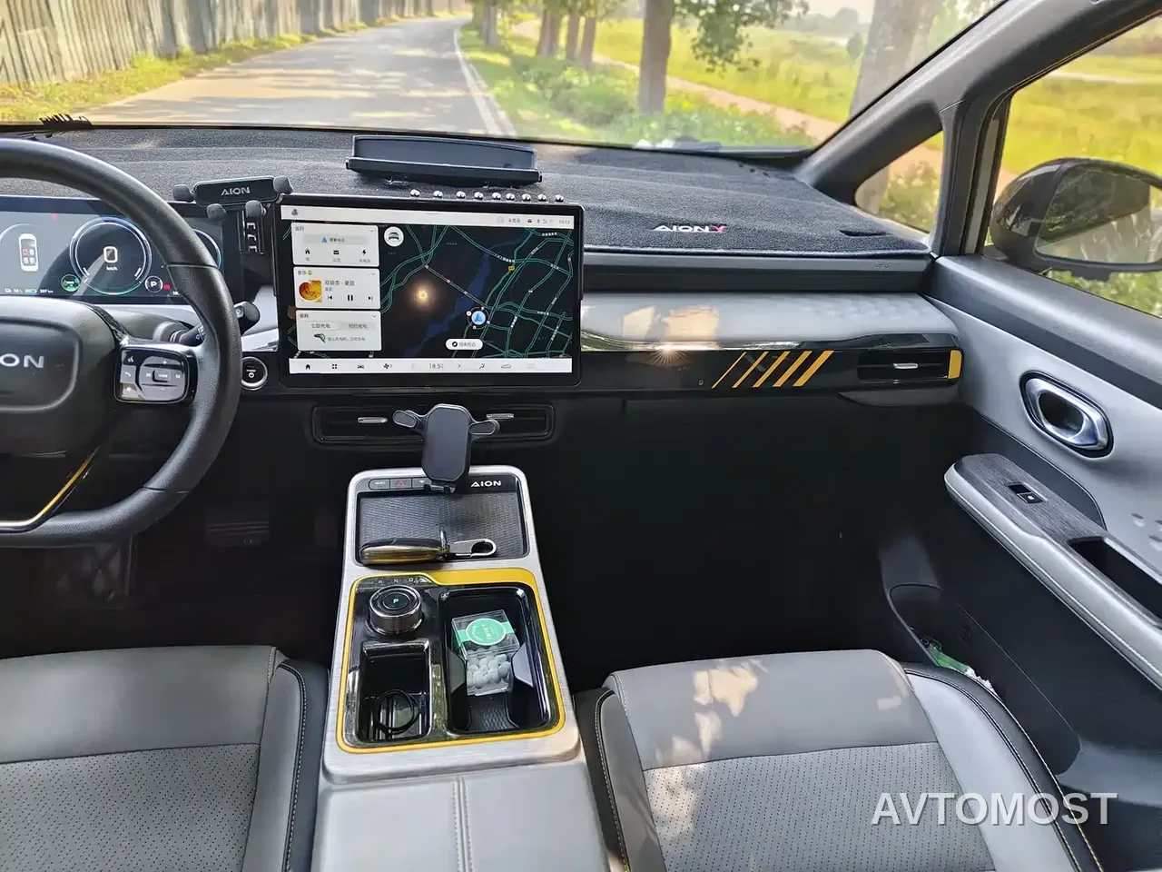 AION Y 2021 70 Intelligent Leader Edition — фото 11