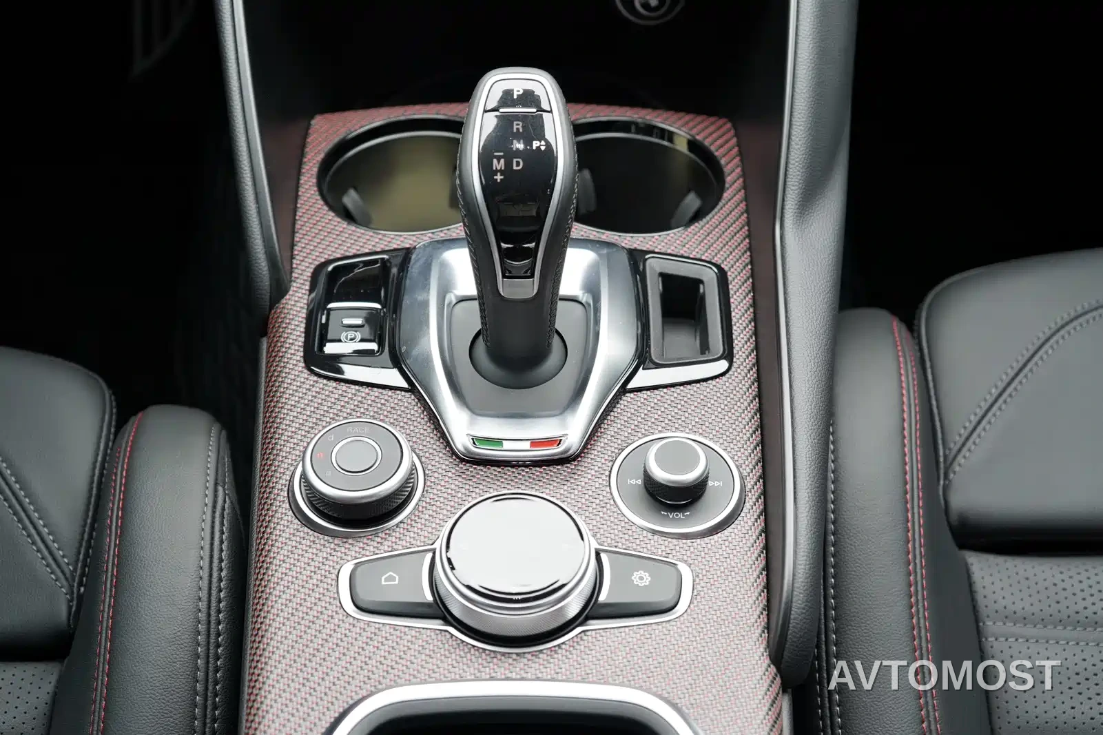 Alfa Romeo Giulia 2024 2.9T V6 520HP Quadrifoglio Super Sport Black Label Limited Edition — фото 8