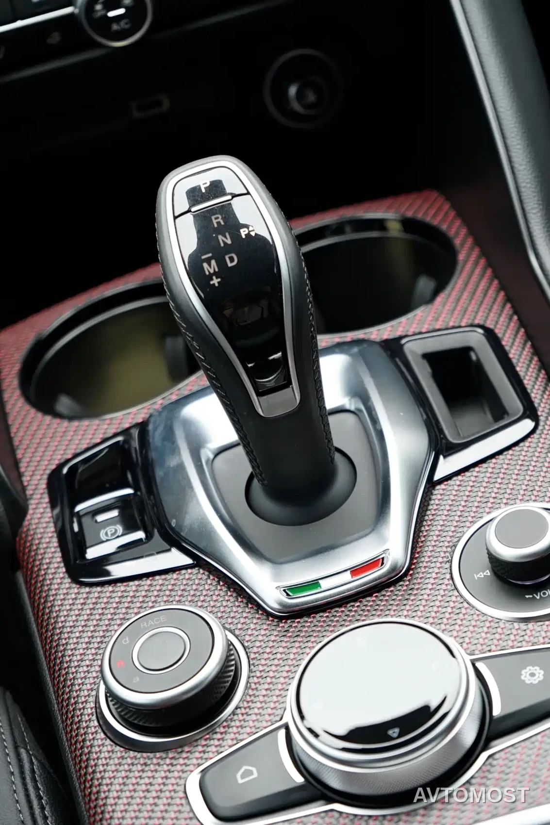 Alfa Romeo Giulia 2024 2.9T V6 520HP Quadrifoglio Super Sport Black Label Limited Edition — фото 21