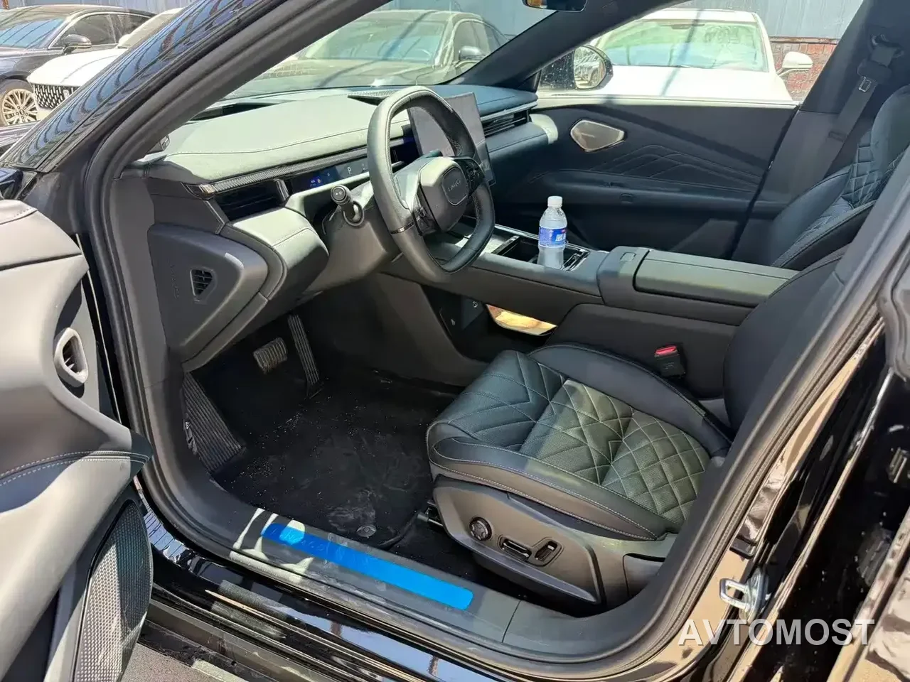 Lynk & Co 10 EM-P 2025 Model 120 AWD Halo — фото 4