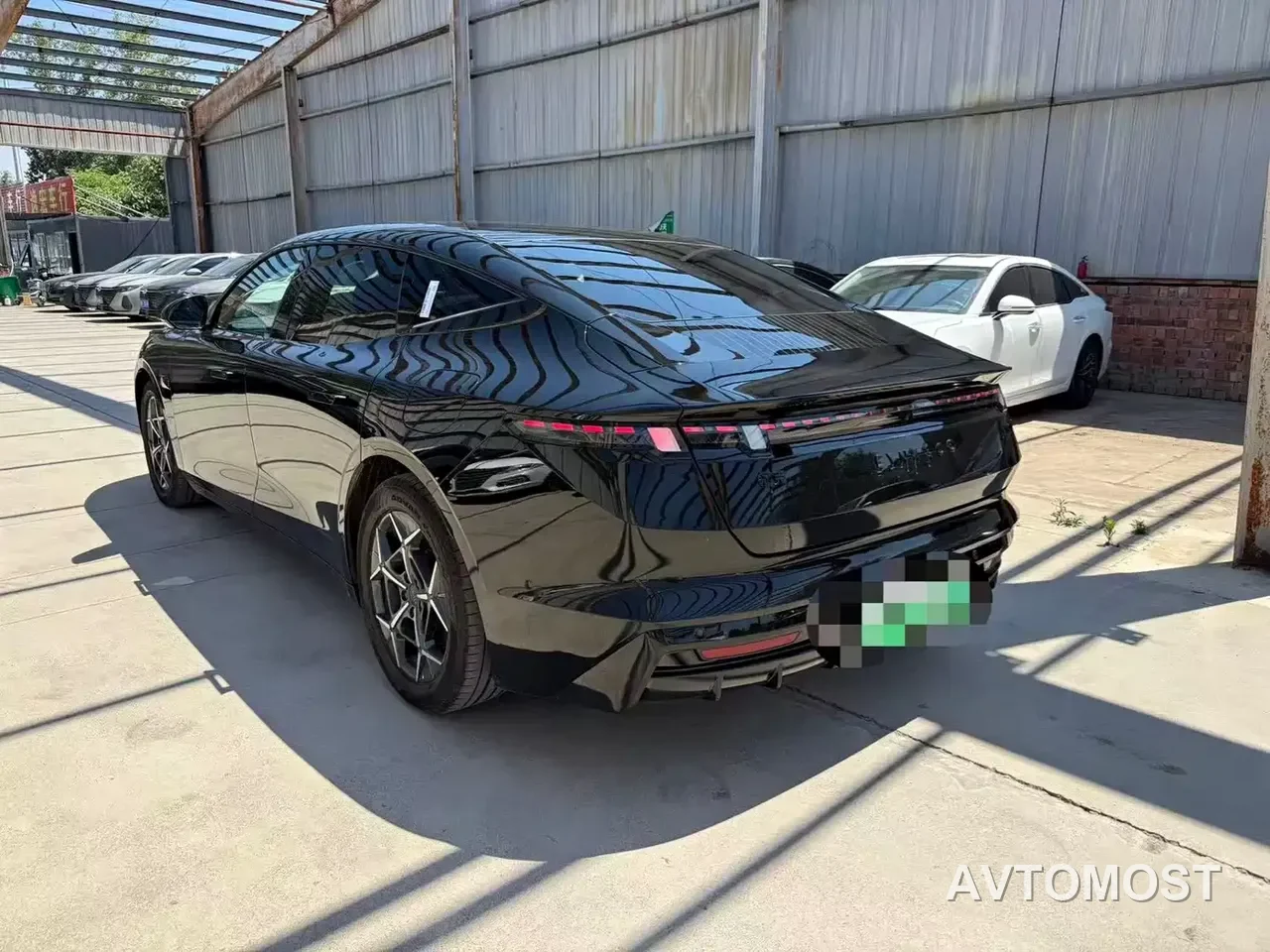 Lynk & Co 10 EM-P 2025 Model 120 AWD Halo — фото 8