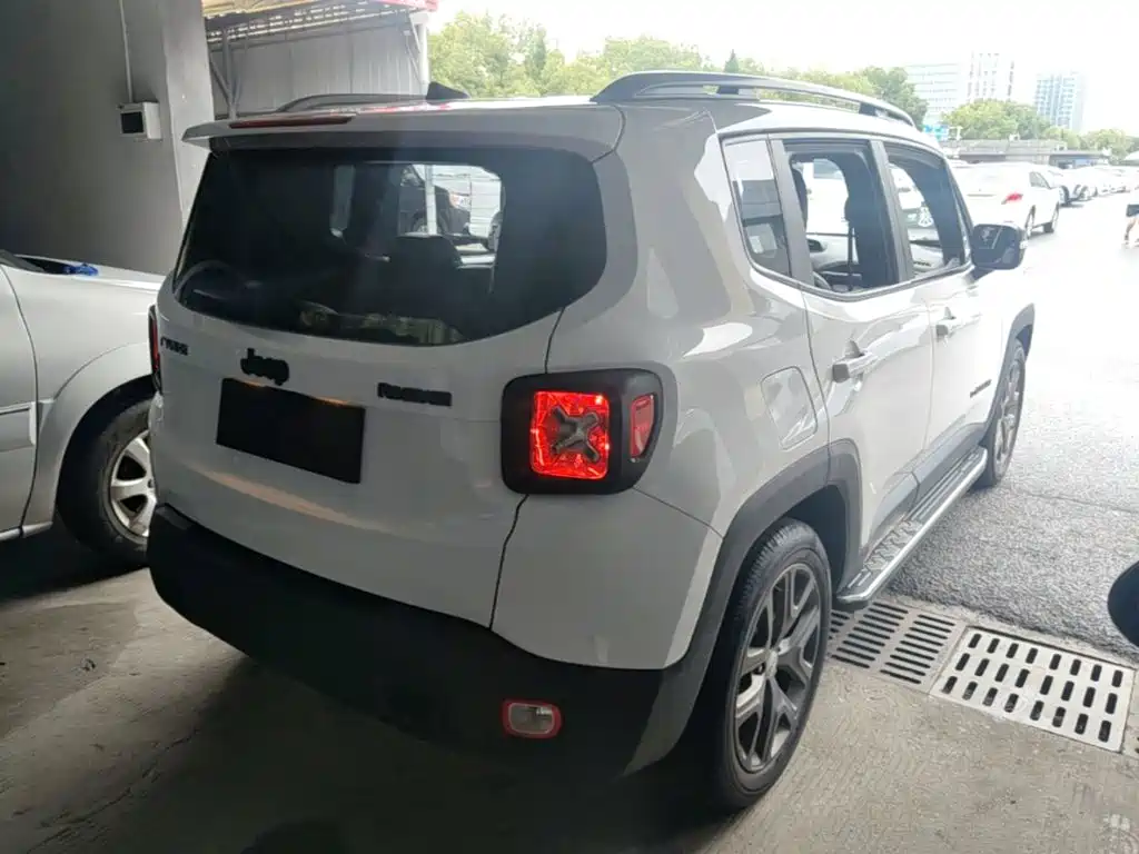 Jeep Renegade 2021 220T Automatic 80th Anniversary Edition — фото 7