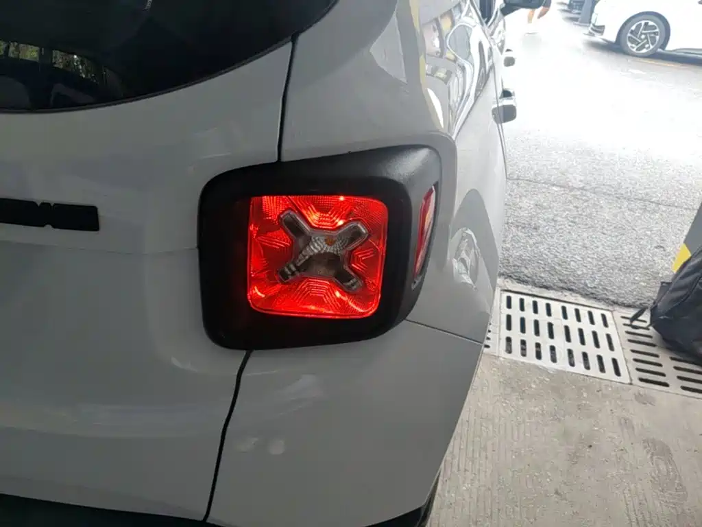 Jeep Renegade 2021 220T Automatic 80th Anniversary Edition — фото 8