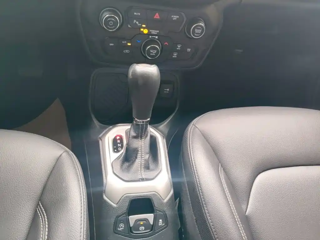 Jeep Renegade 2021 220T Automatic 80th Anniversary Edition — фото 14