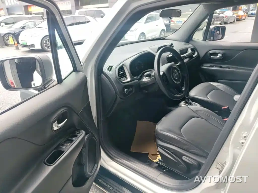 Jeep Renegade 2021 220T Automatic 80th Anniversary Edition — фото 16