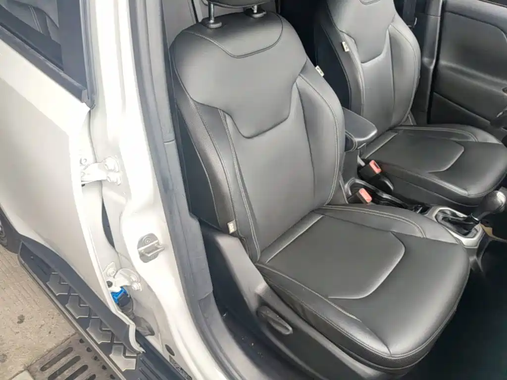 Jeep Renegade 2021 220T Automatic 80th Anniversary Edition — фото 25
