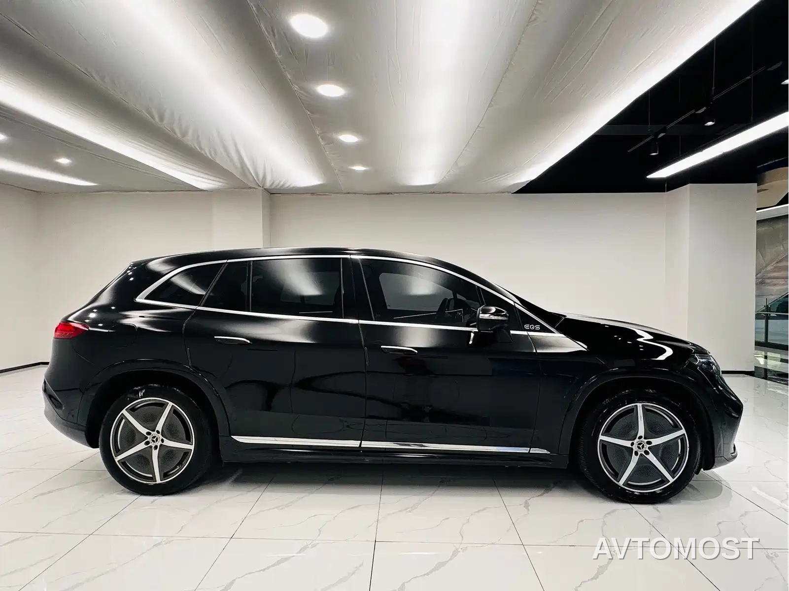Mercedes-Benz EQS SUV 2023 450 4MATIC Pioneer Edition — фото 4
