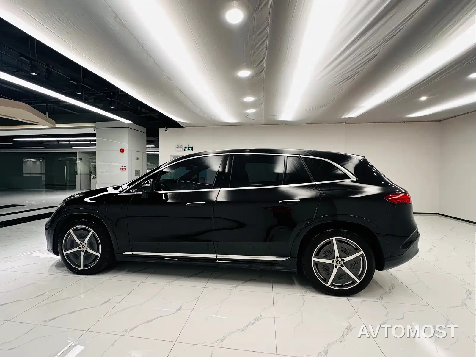 Mercedes-Benz EQS SUV 2023 450 4MATIC Pioneer Edition — фото 8