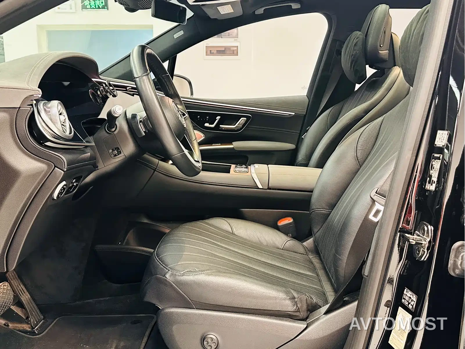 Mercedes-Benz EQS SUV 2023 450 4MATIC Pioneer Edition — фото 18