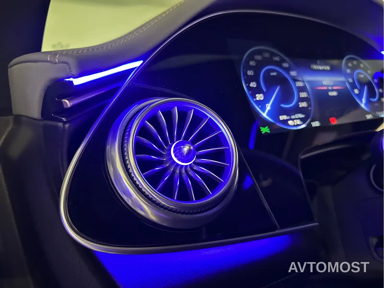 Mercedes-Benz EQS SUV 2023 450 4MATIC Pioneer Edition — фото 33