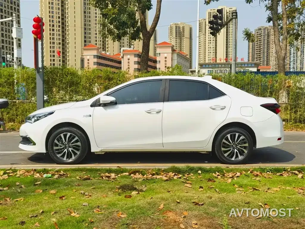 Toyota Corolla Twin Engine E+ 2019 1.8L E-CVT Leading Edition — фото 4