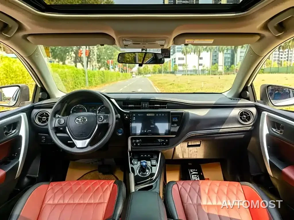 Toyota Corolla Twin Engine E+ 2019 1.8L E-CVT Leading Edition — фото 8