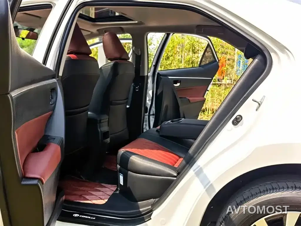 Toyota Corolla Twin Engine E+ 2019 1.8L E-CVT Leading Edition — фото 10