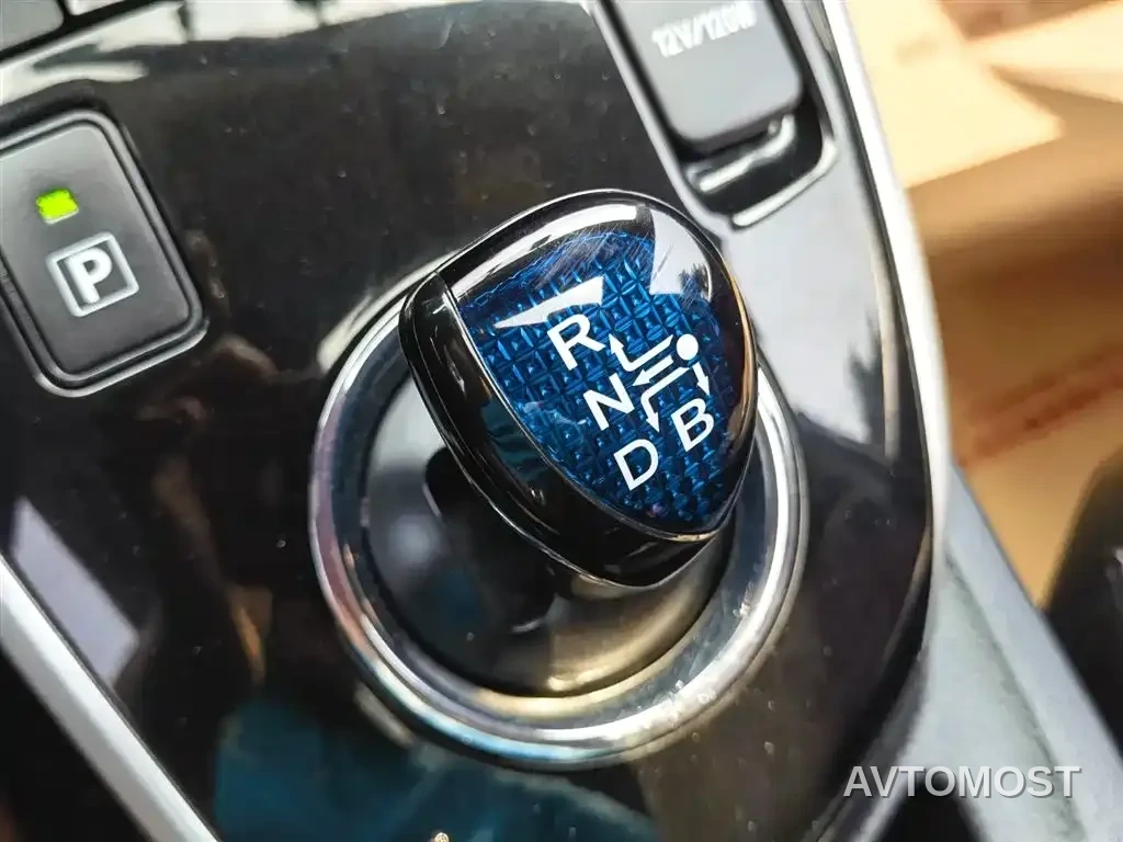Toyota Corolla Twin Engine E+ 2019 1.8L E-CVT Leading Edition — фото 12